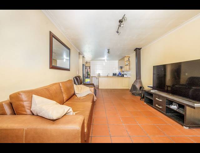 2 BEDROOM HOUSE FOR SALE IN KLEINBRON ESTATE